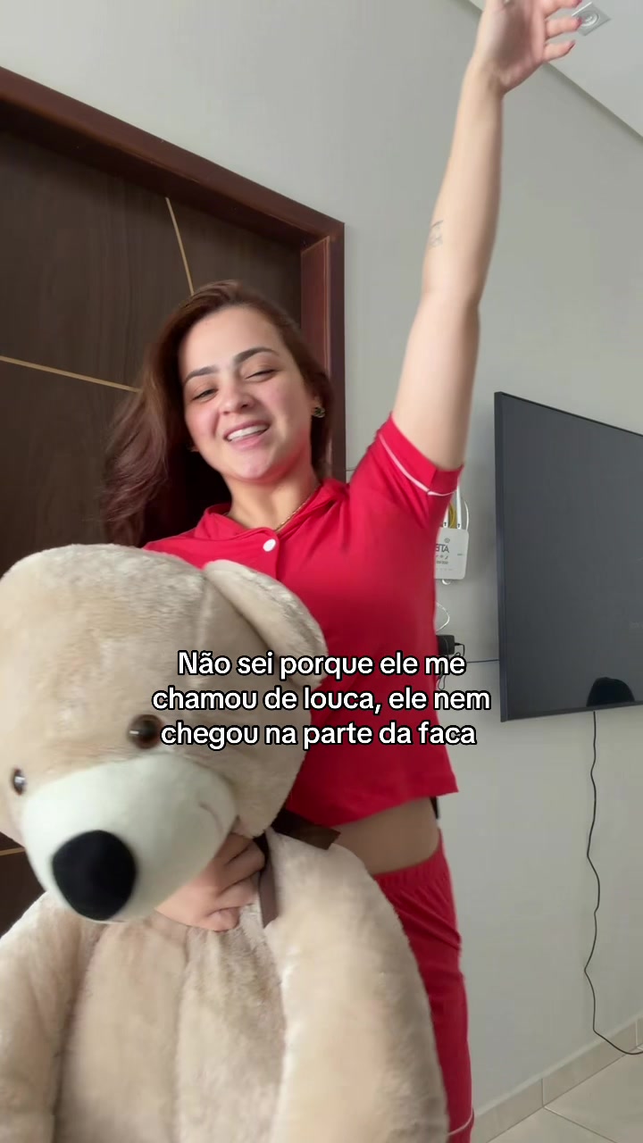 @carlaqueiroz