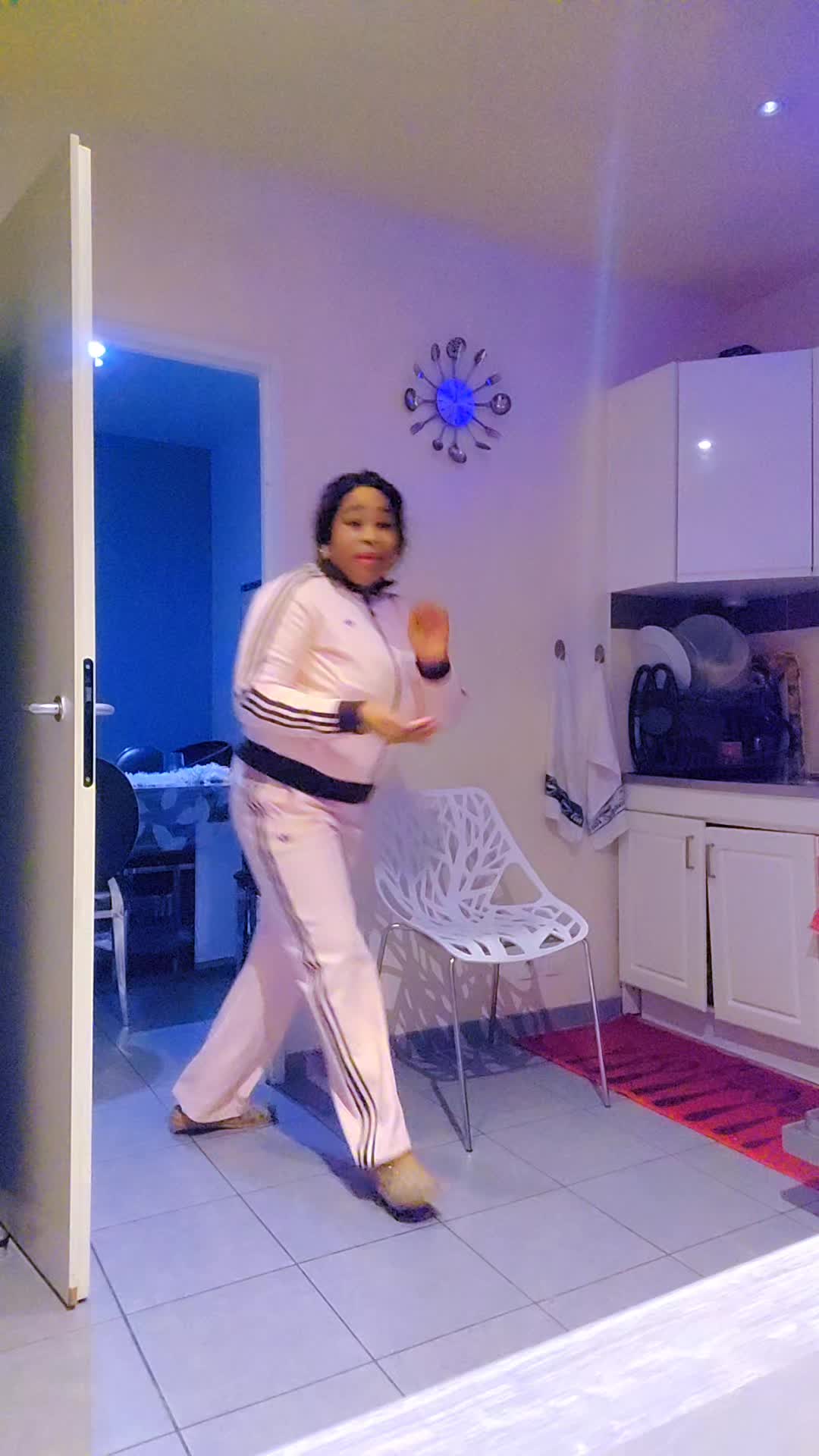 @Julia Bomongo mama ba gaulois