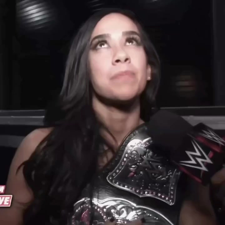 @AJ LEE