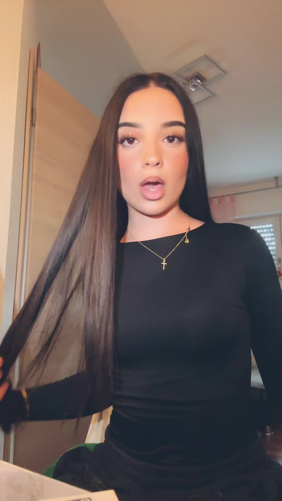 @𝓂𝑒𝓁𝒾𝒶🐒
