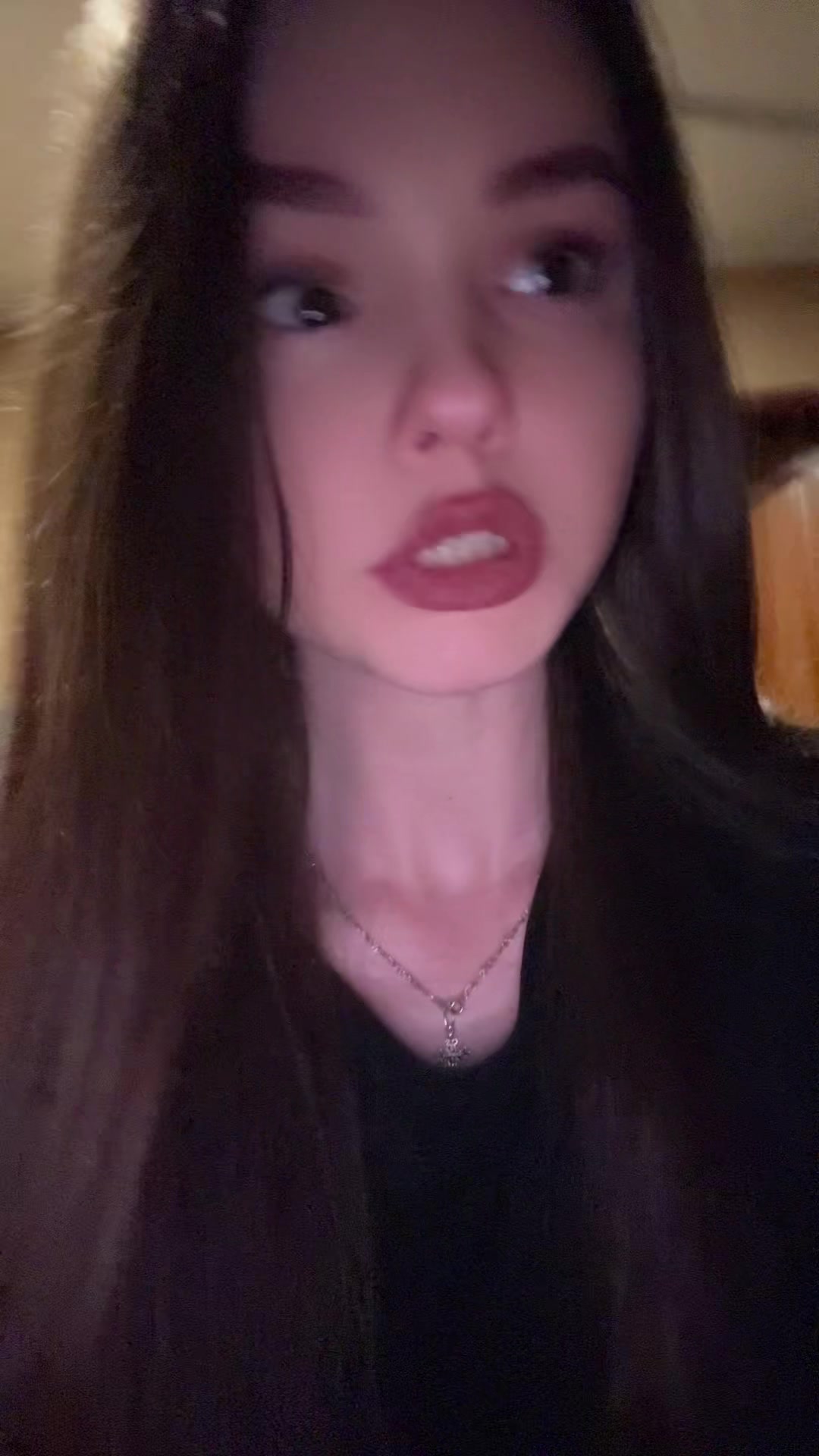 @__Anikawee_