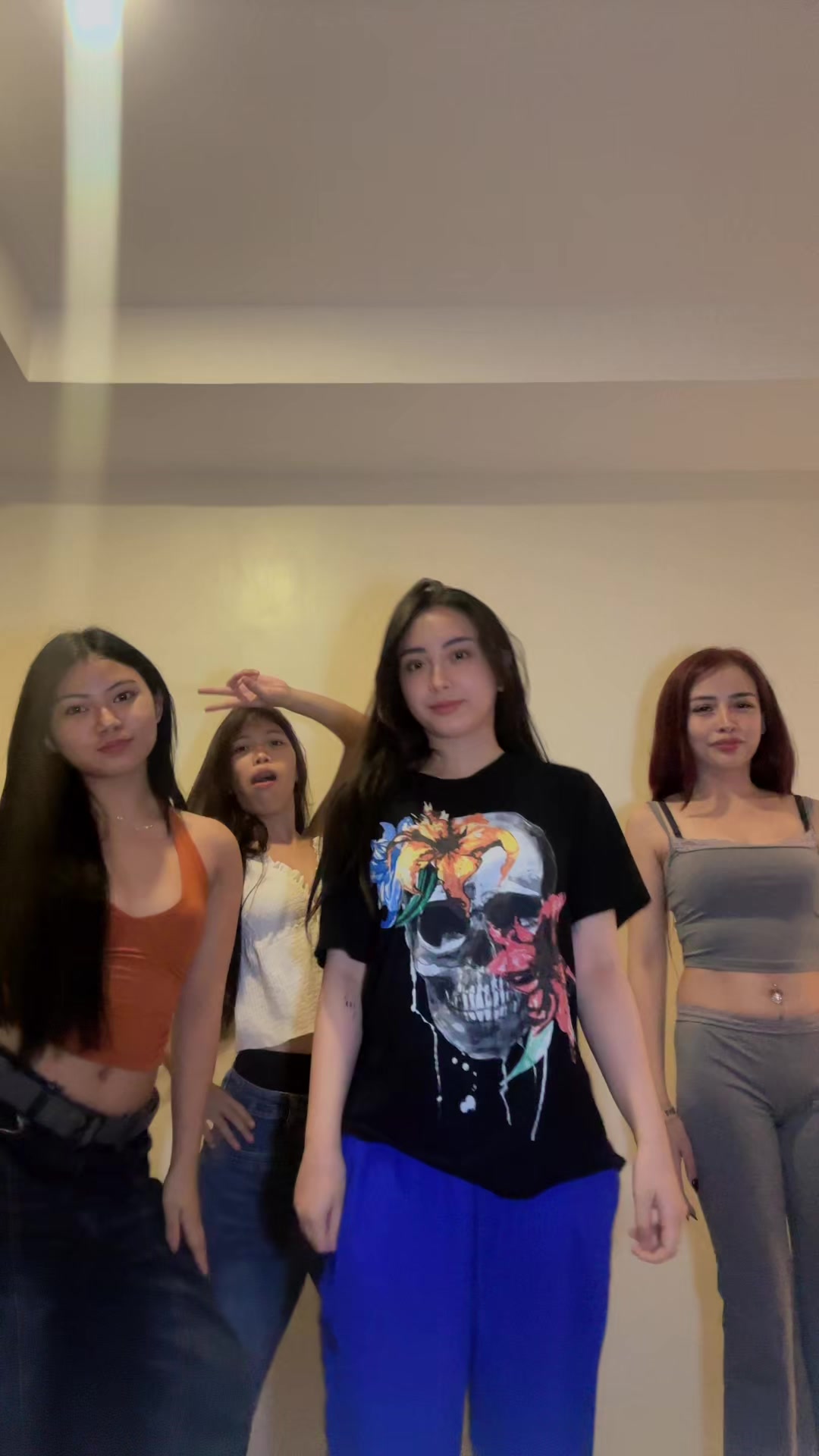 @Ella Dakz