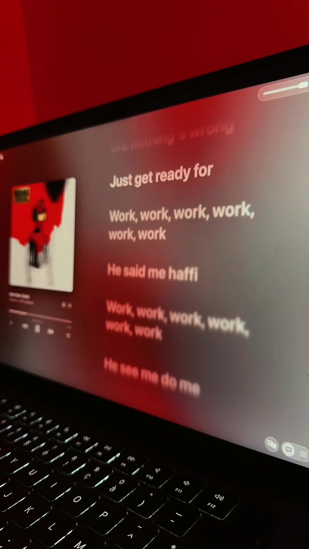 @🎧