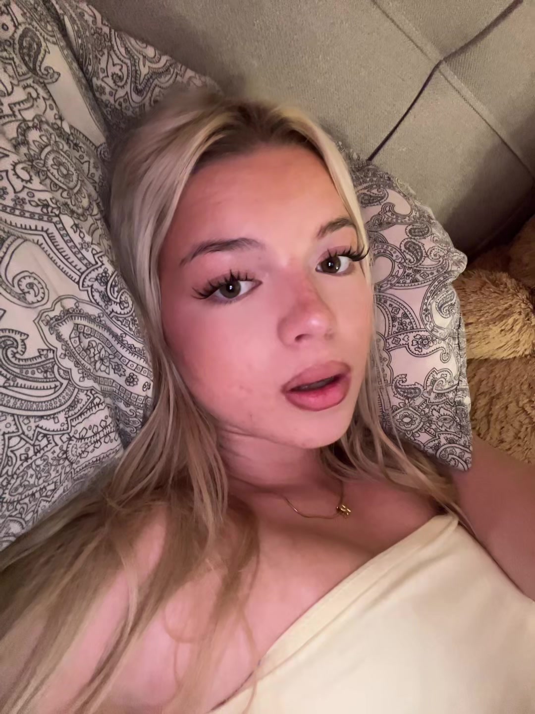 @𝐜𝐡𝐚𝐫𝐥𝐨𝐭𝐭𝐞