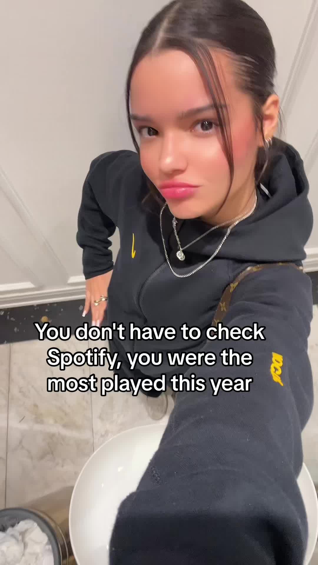 @modelazrajones