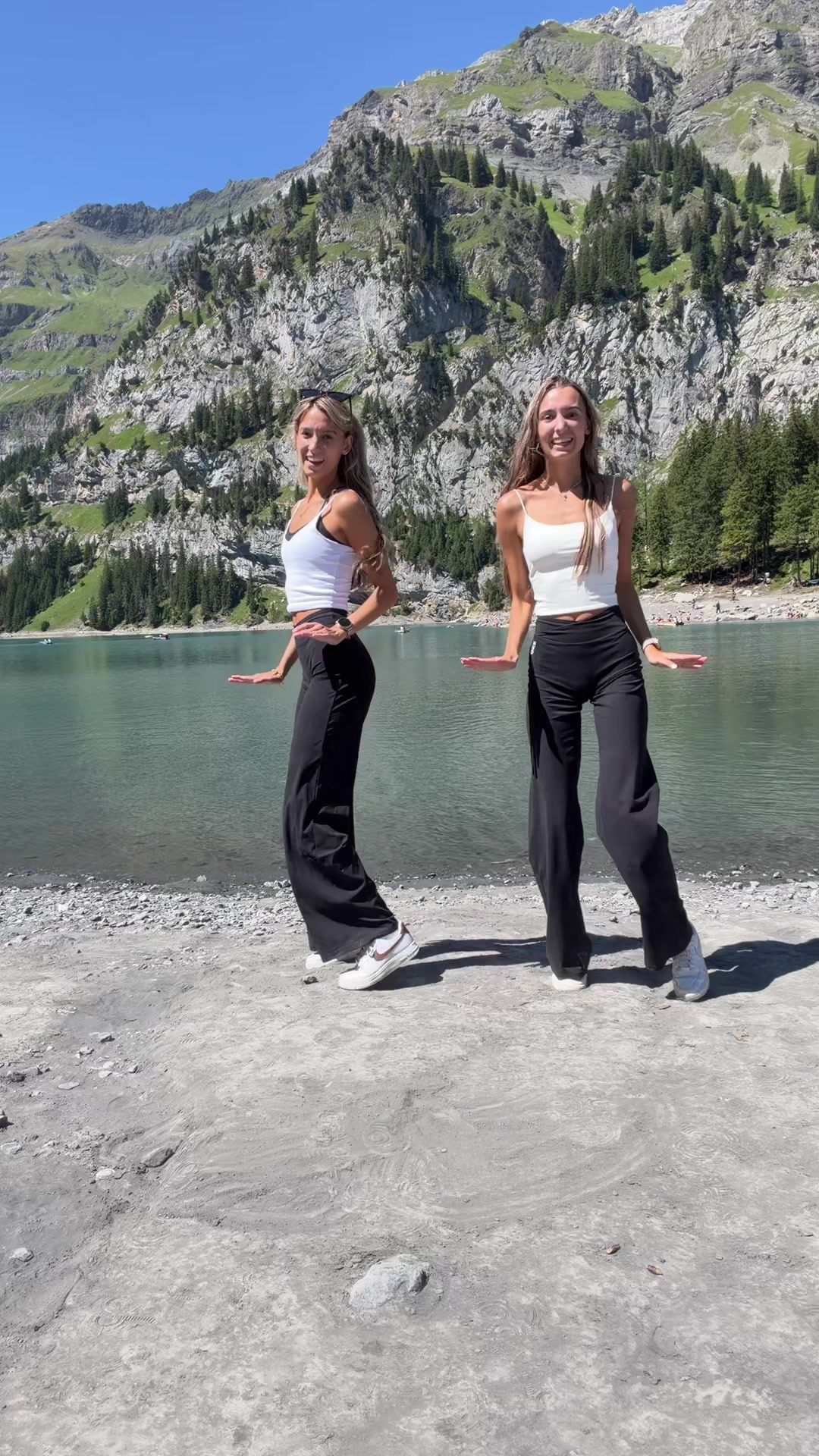 @celonatwins