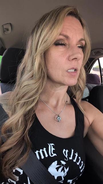 @Angie☮️