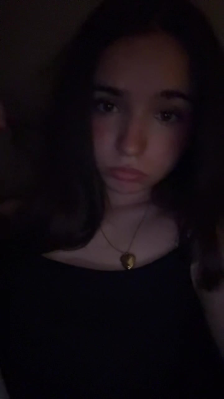 @𝐿𝑎𝑢𝑟𝑎 𝐵𝑒𝑙𝑙𝑖