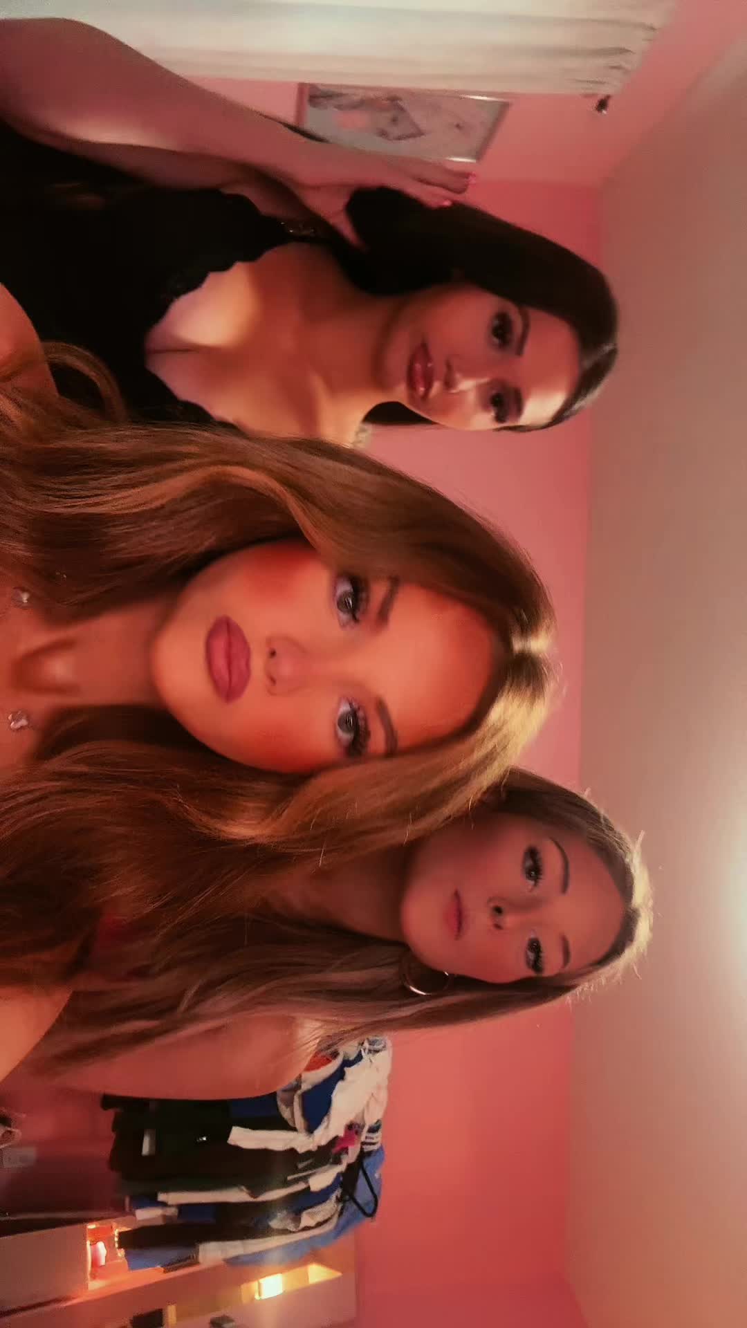 @l a n d r i    d u n k l e y