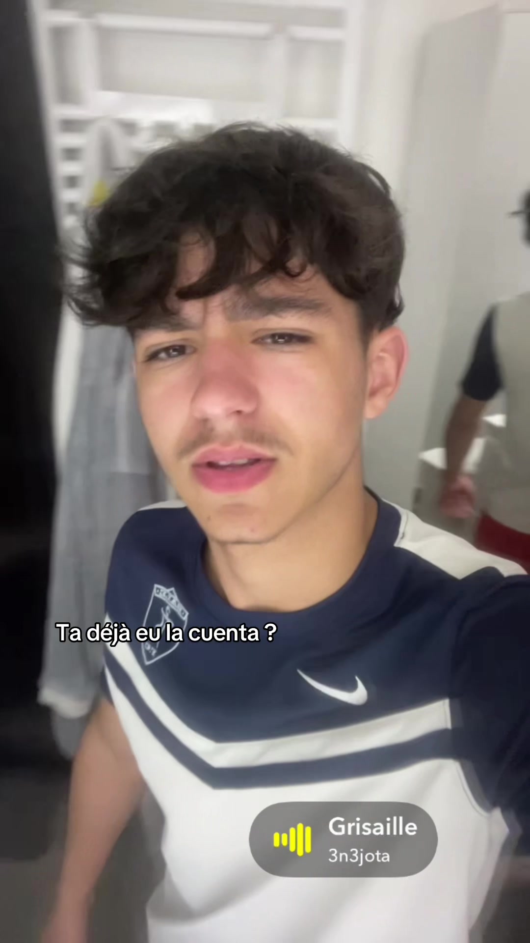 @⃟