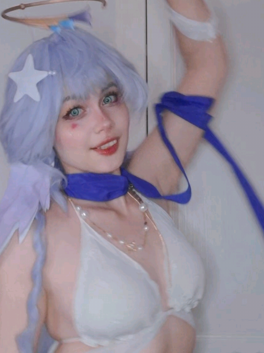 @_emy.cos_