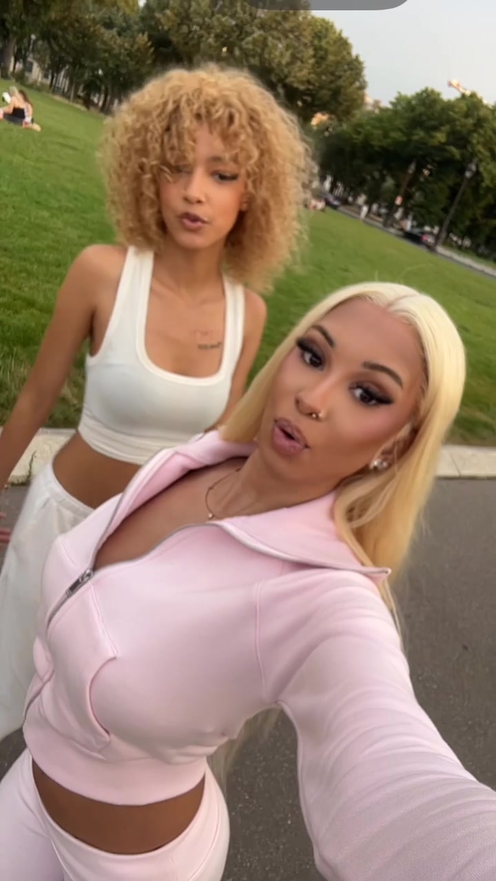 @𝐋𝐞𝐬𝐥𝐲🇲🇱🇩🇪