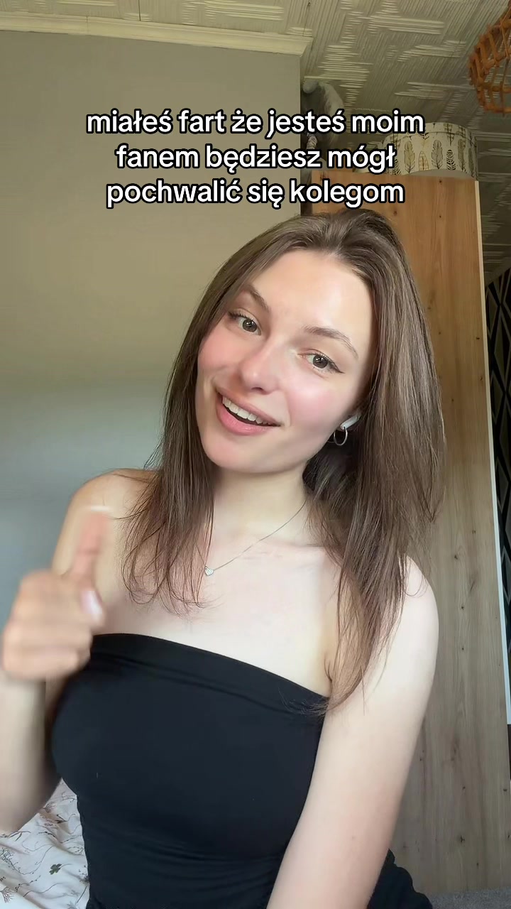 @𝑨𝒈𝒏𝒊𝒆𝒔𝒛𝒌𝒂 🩶