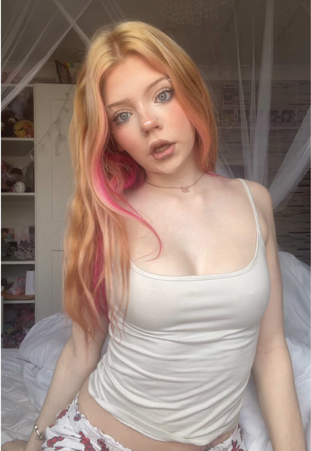 @_ellamary_
