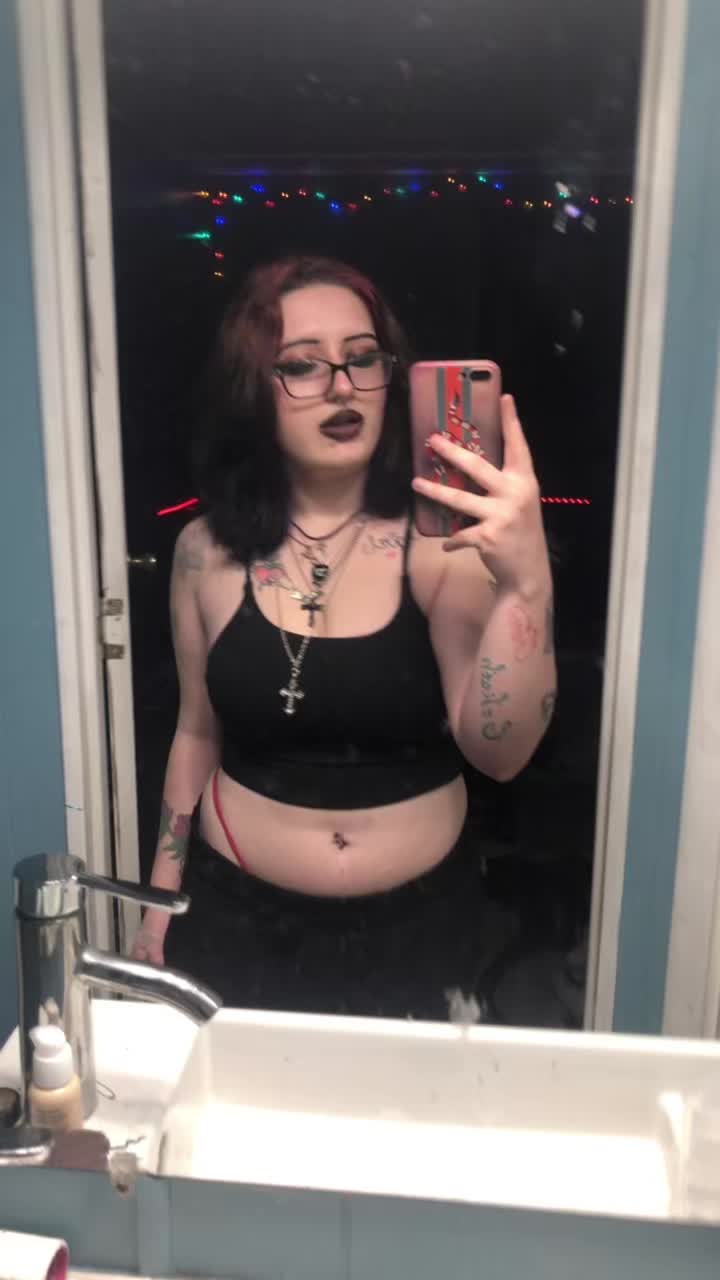 @🧛🏻&zwj;♀️𐕣 𝒜𝓃𝓃𝒶 𐕣🦇