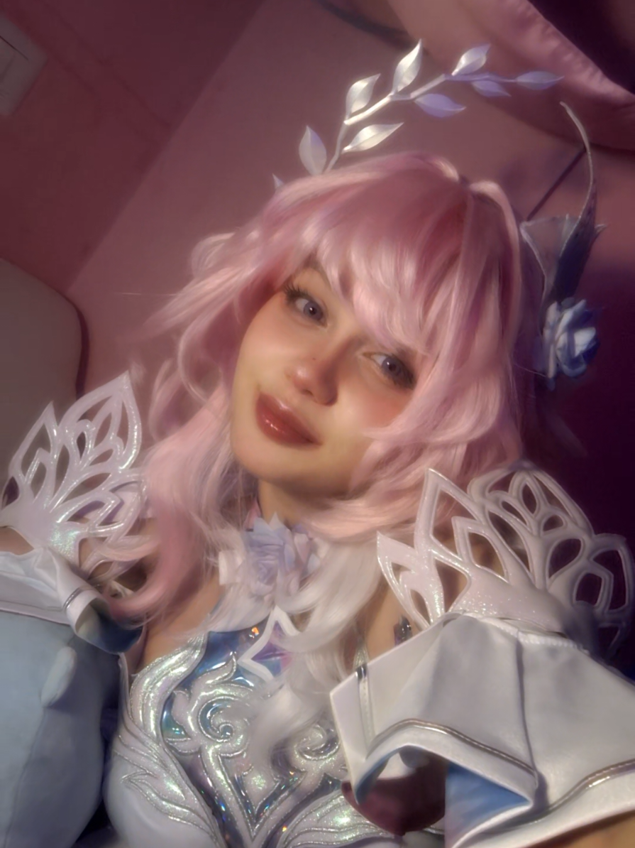 @_emy.cos_