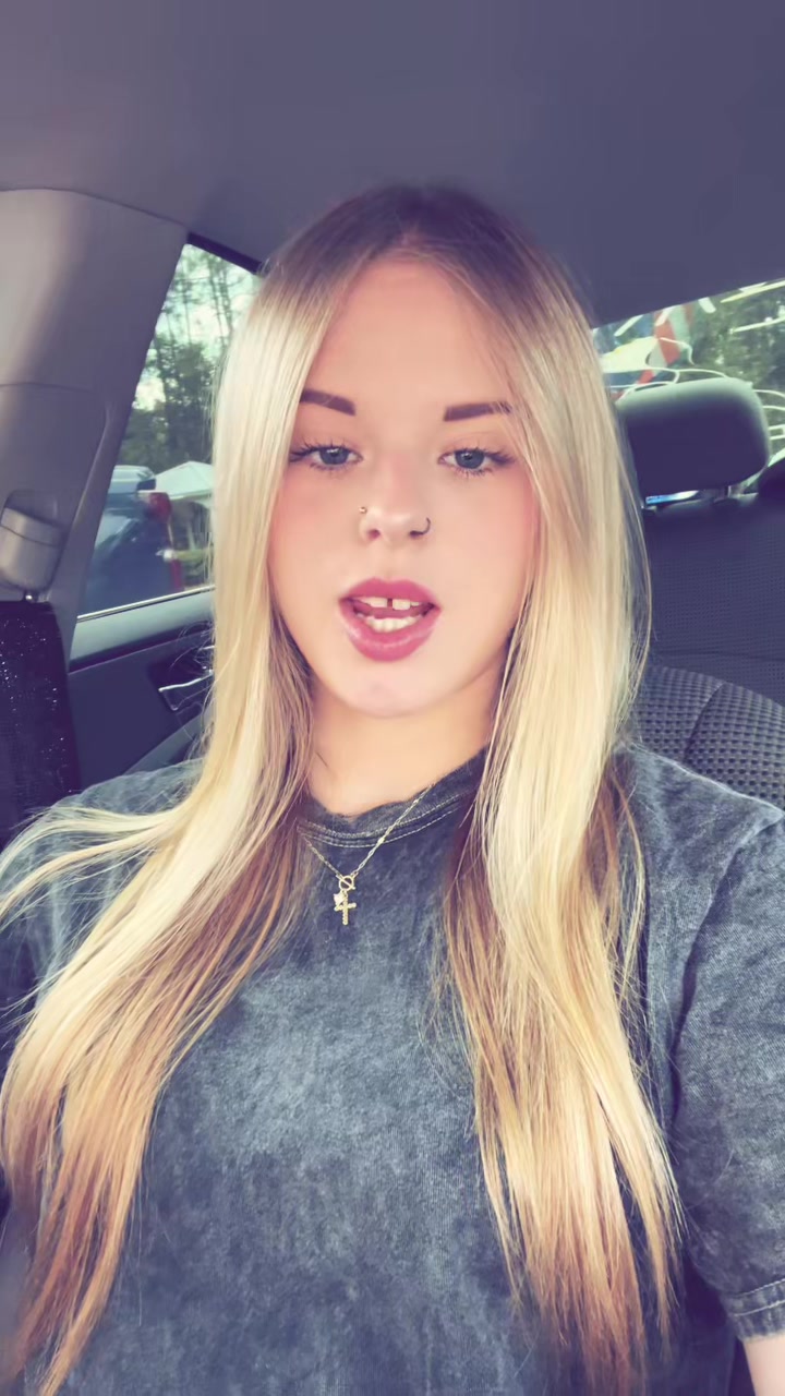 @ur.favorite.blonde24