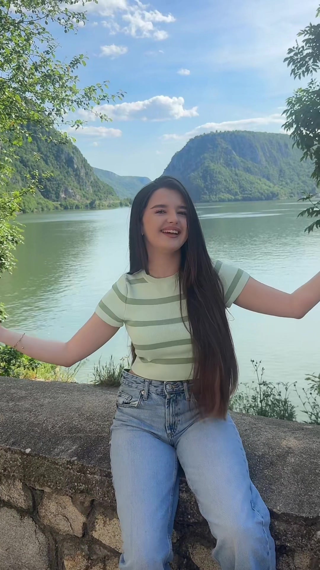 @𝐌𝐄𝐃𝐀𝐍𝐀🎙️