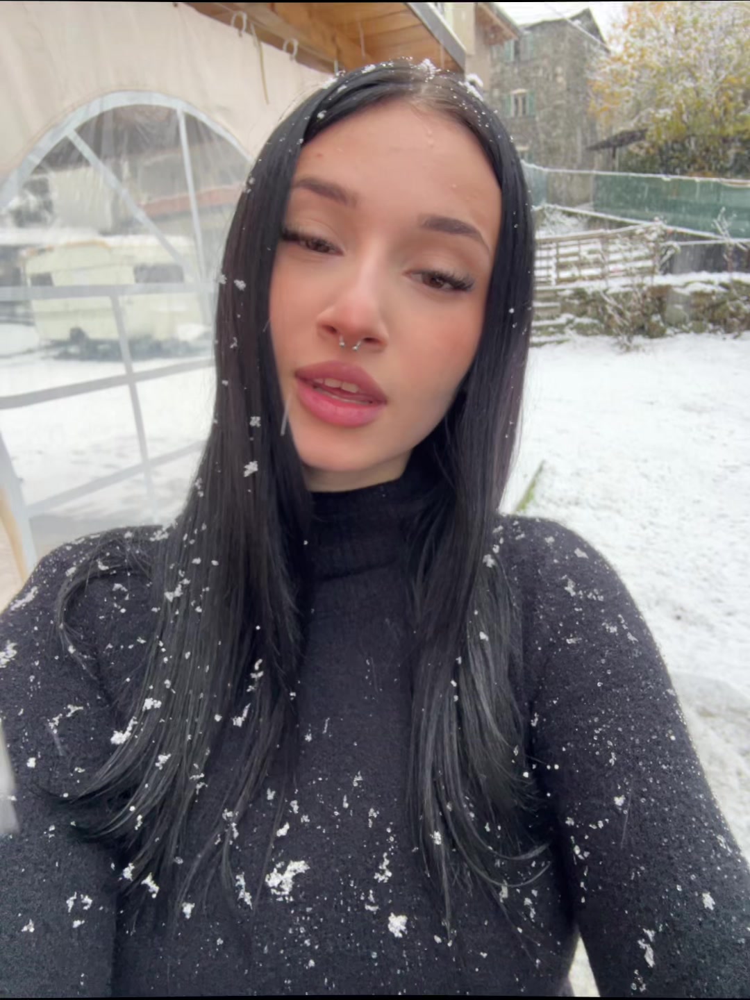 @⃟