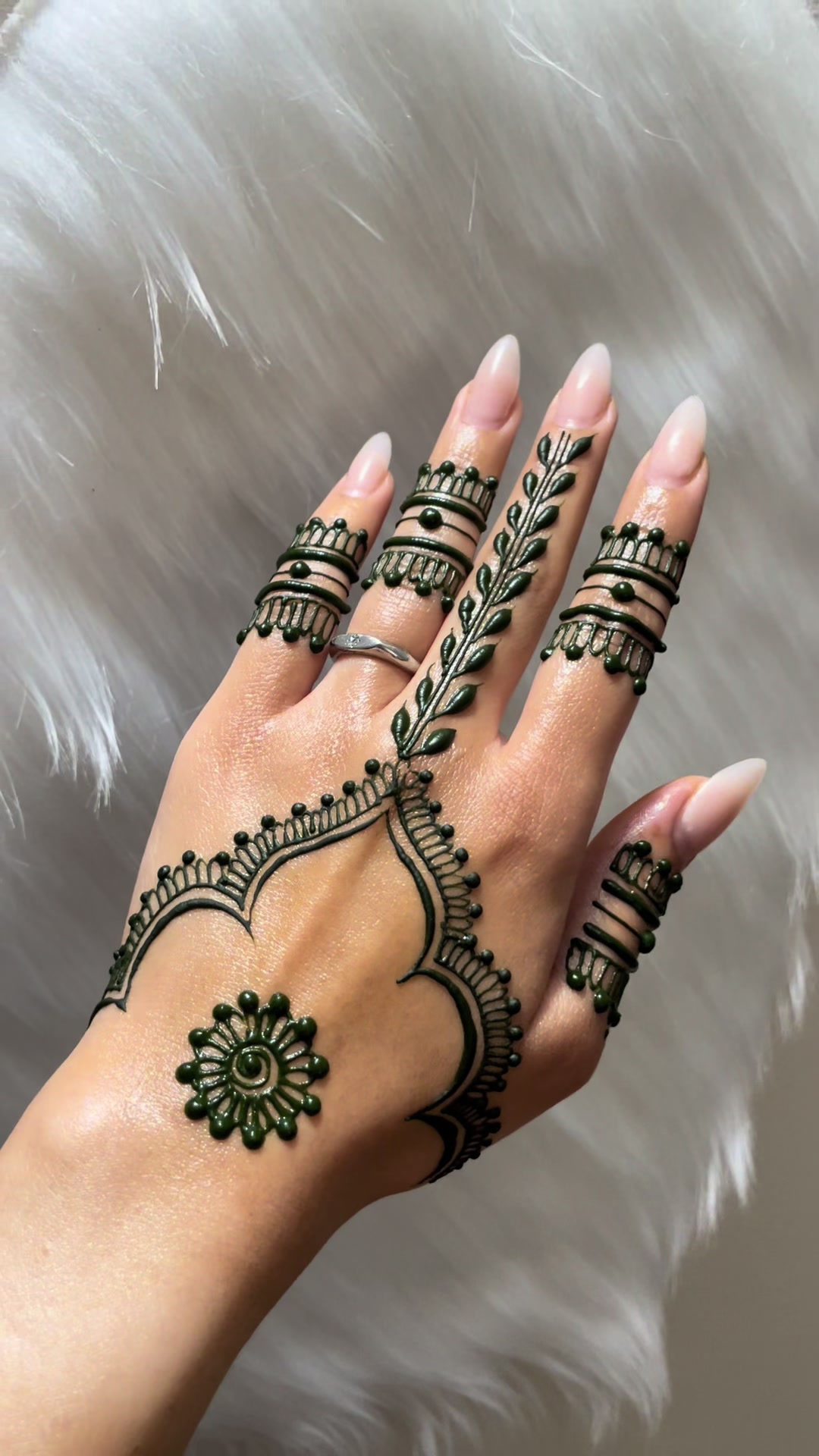 @charmsofmehandi