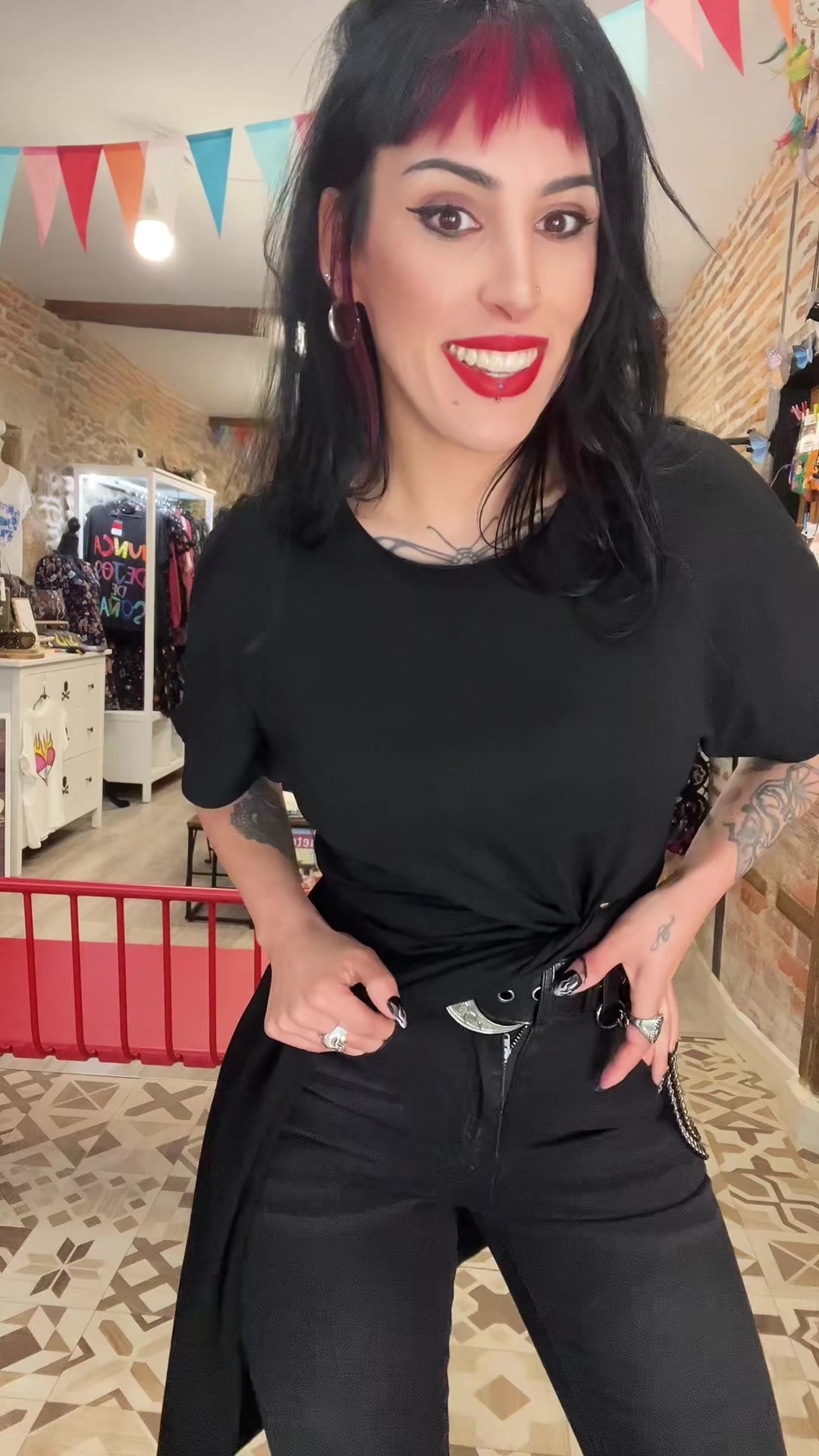 @Artistinta