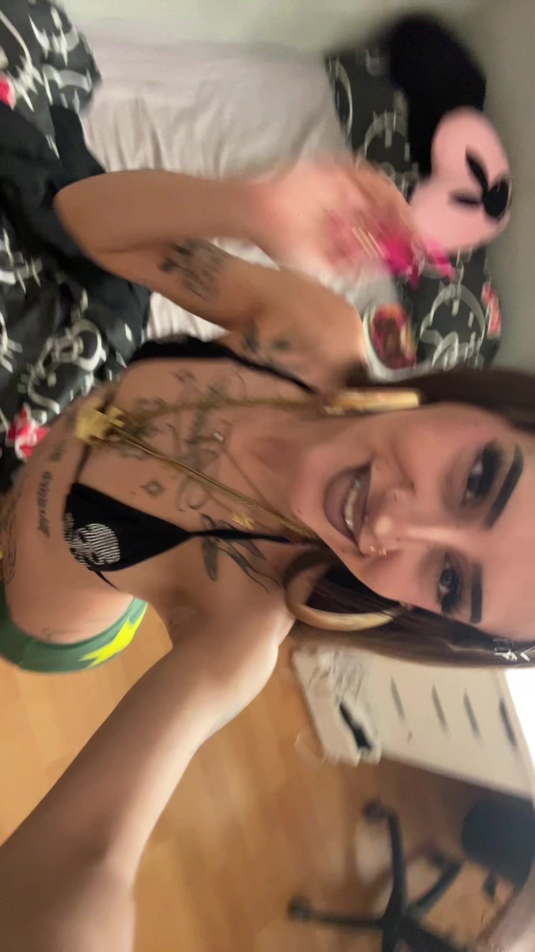 @Lahoeee