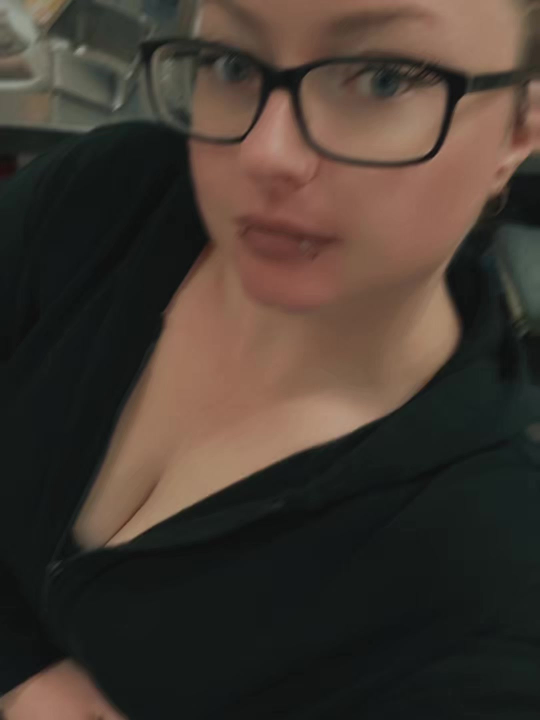 @Demoness_😈