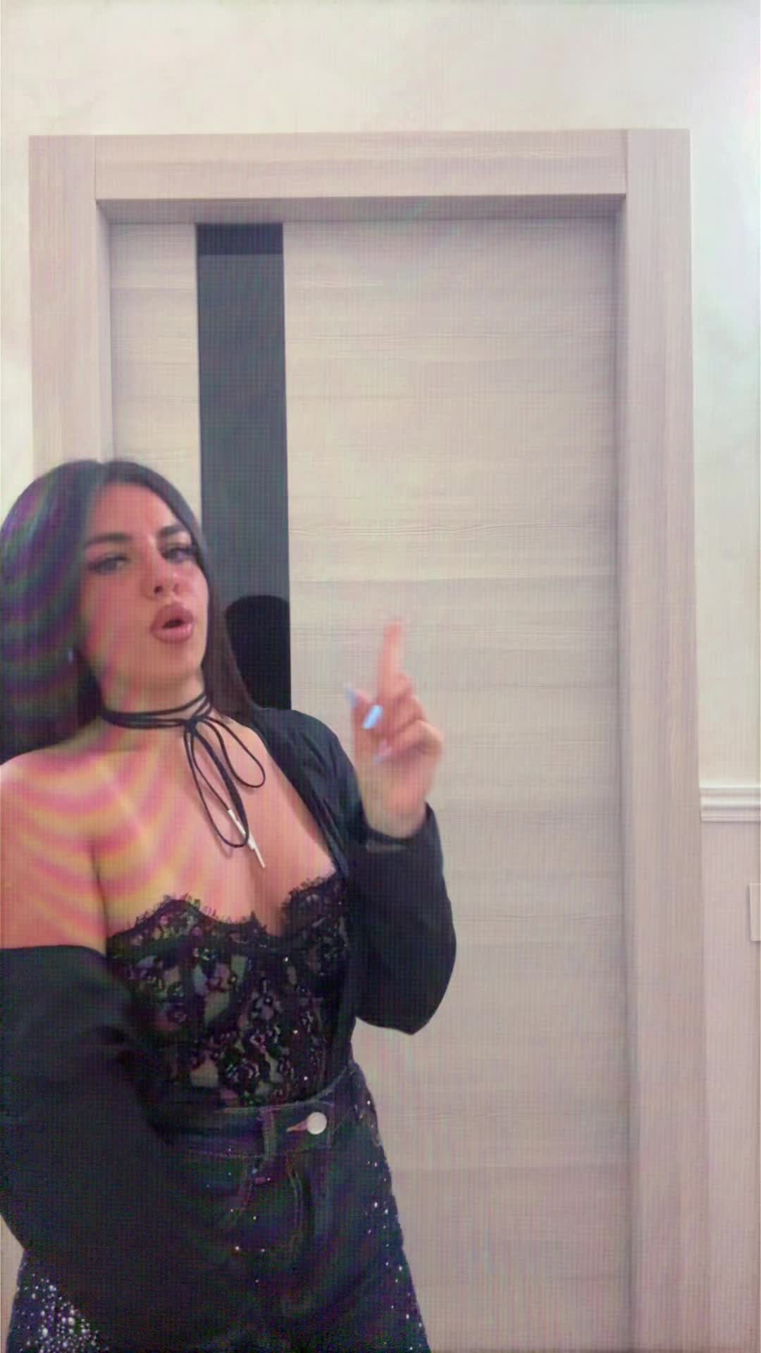 @G I U S Y