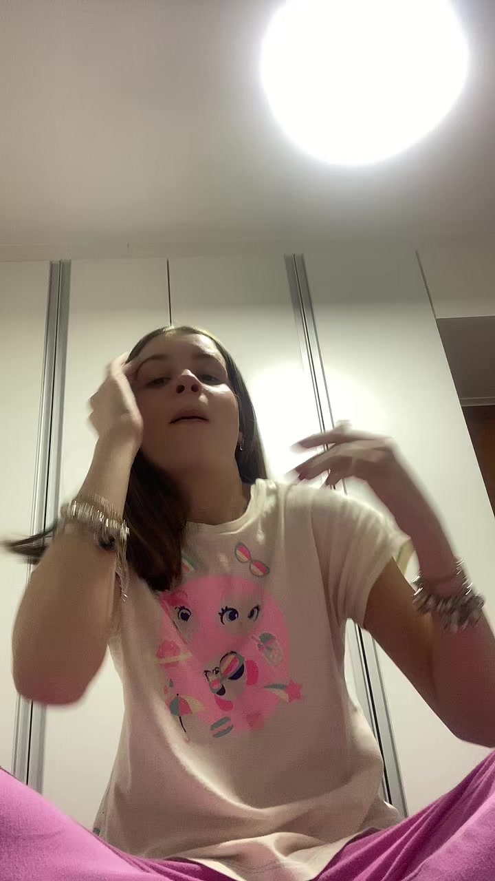 @Isadora