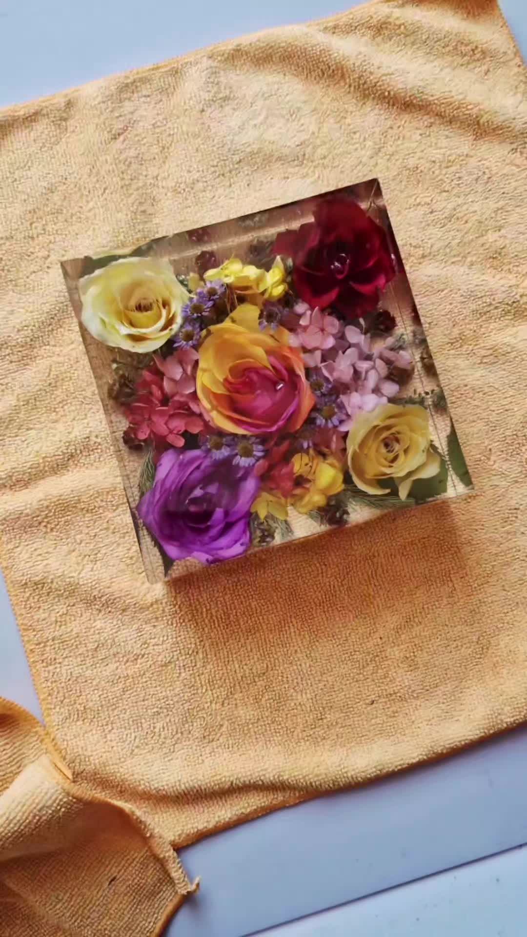 @GlitteringResinArt