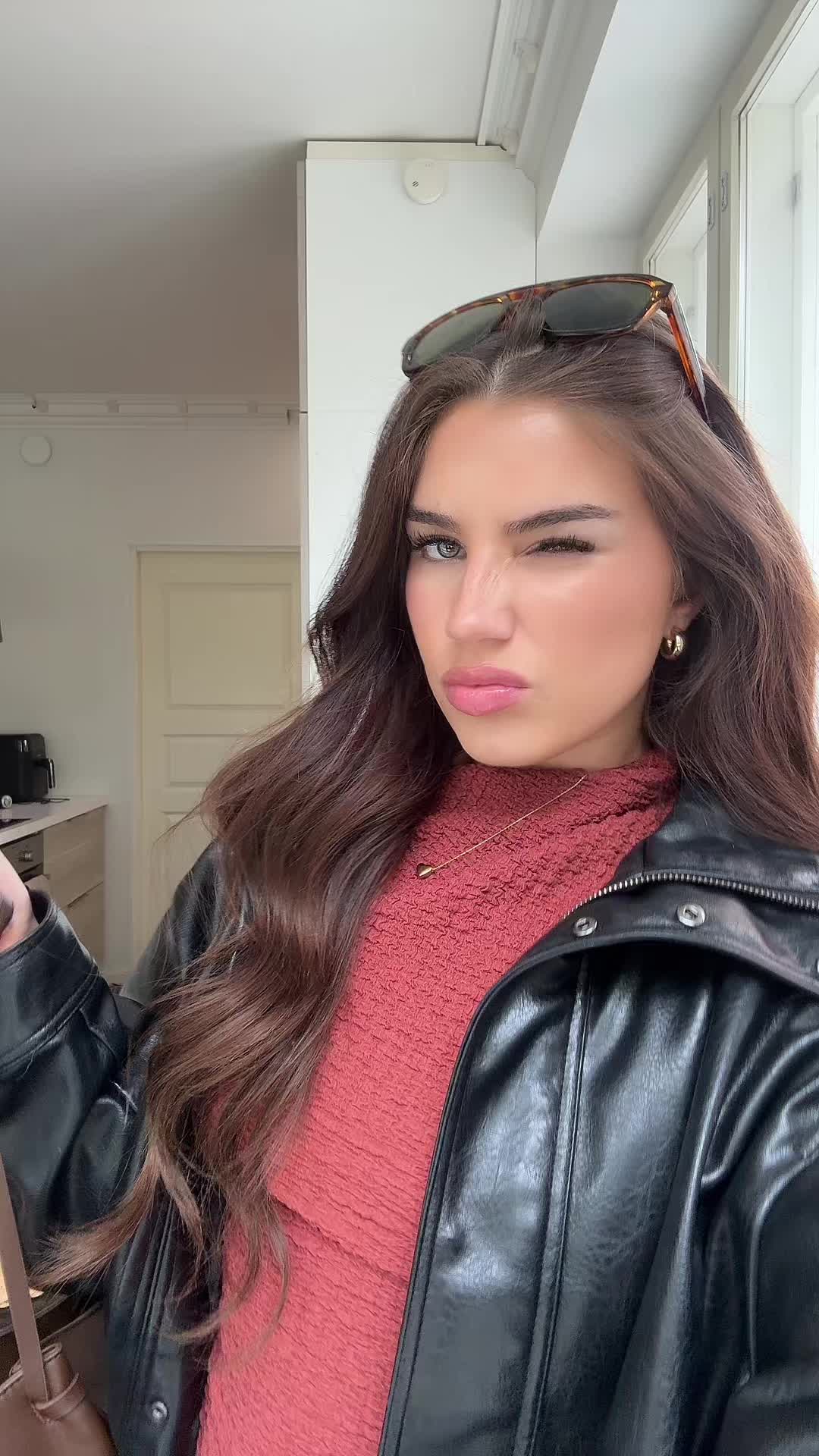 @𝑴𝑨𝑹𝑰𝑲𝑨✨