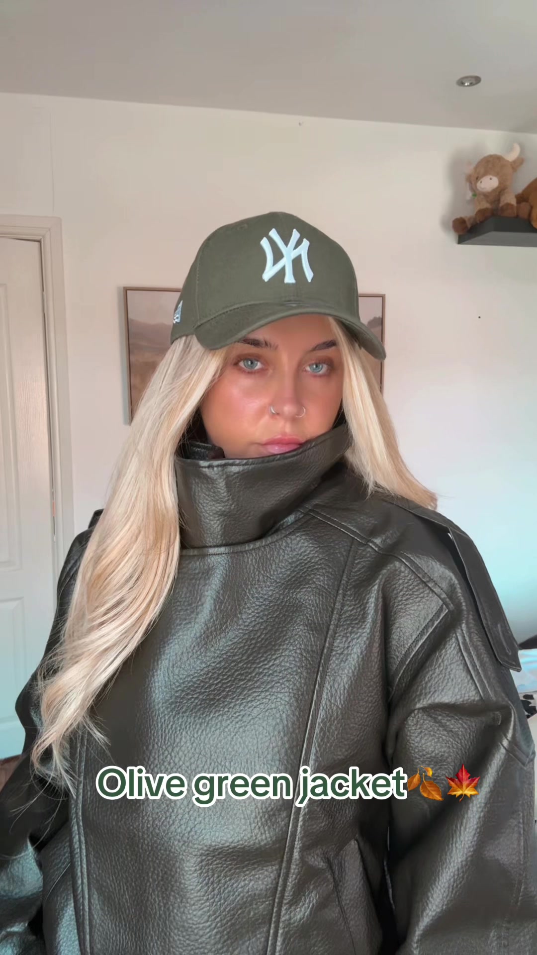 @courtneyleahliv