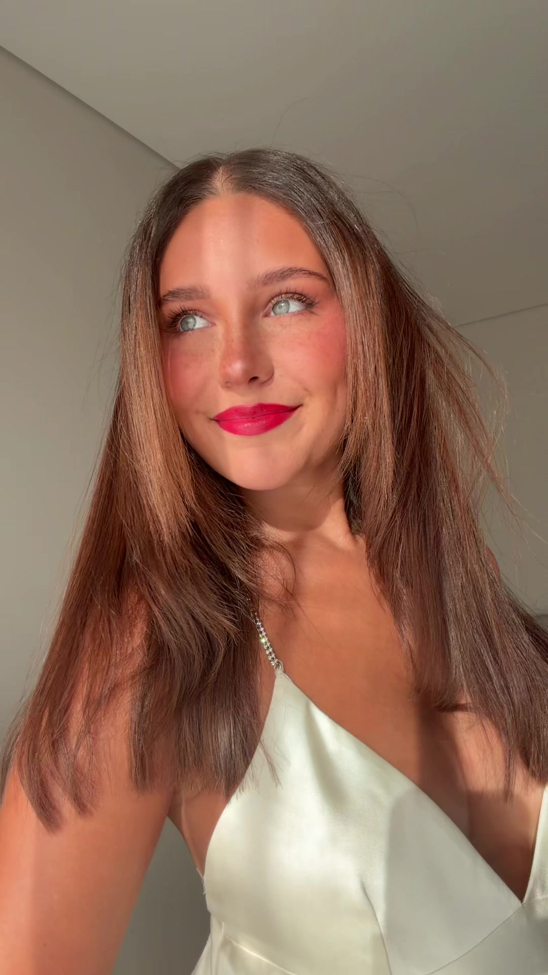 @YNÈS