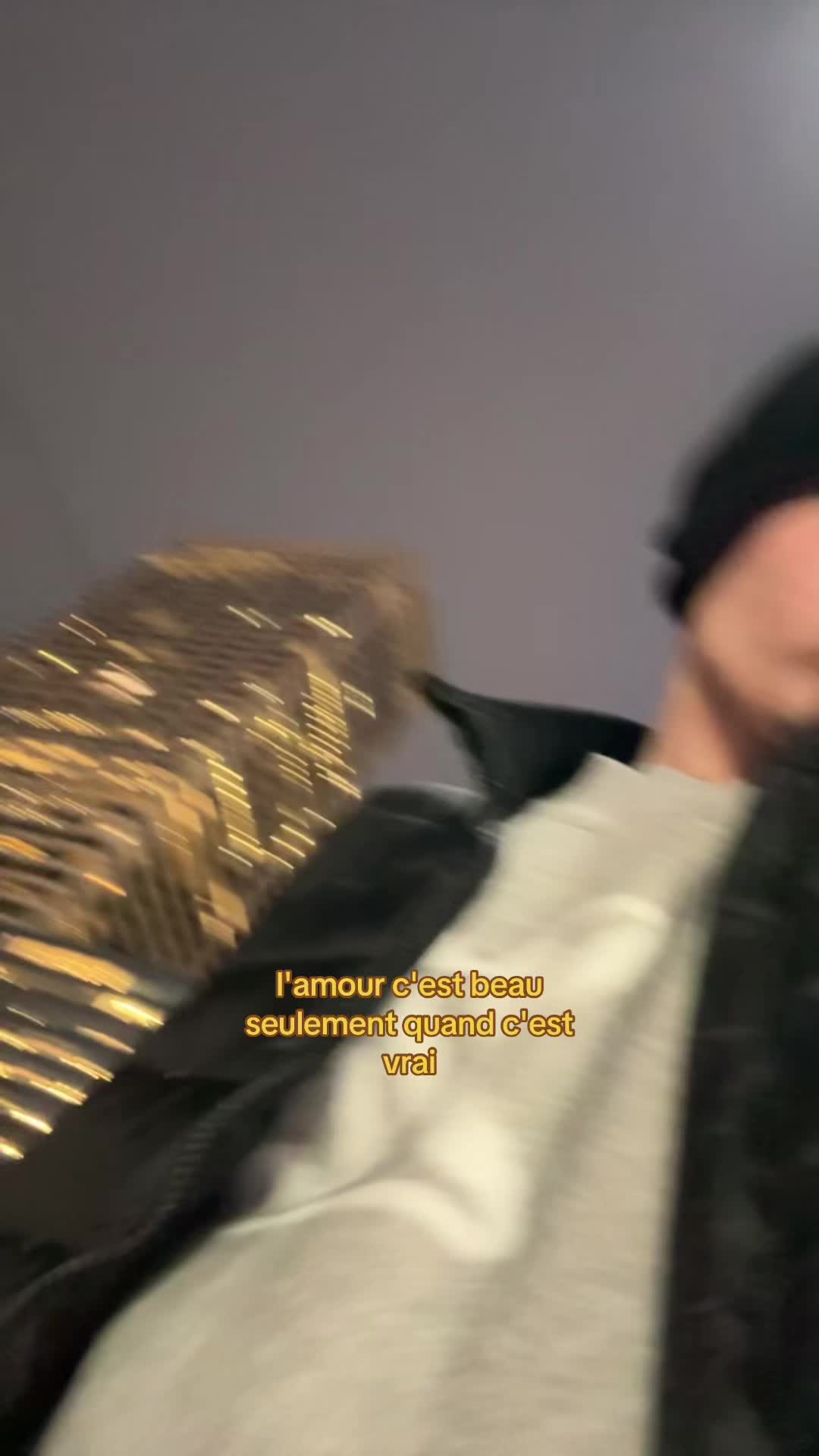@~