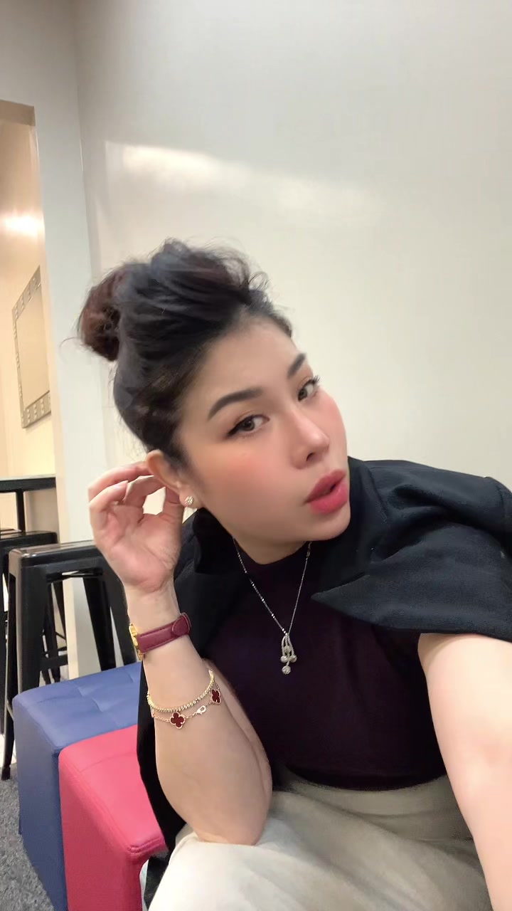 @Hoàng Thuỳ