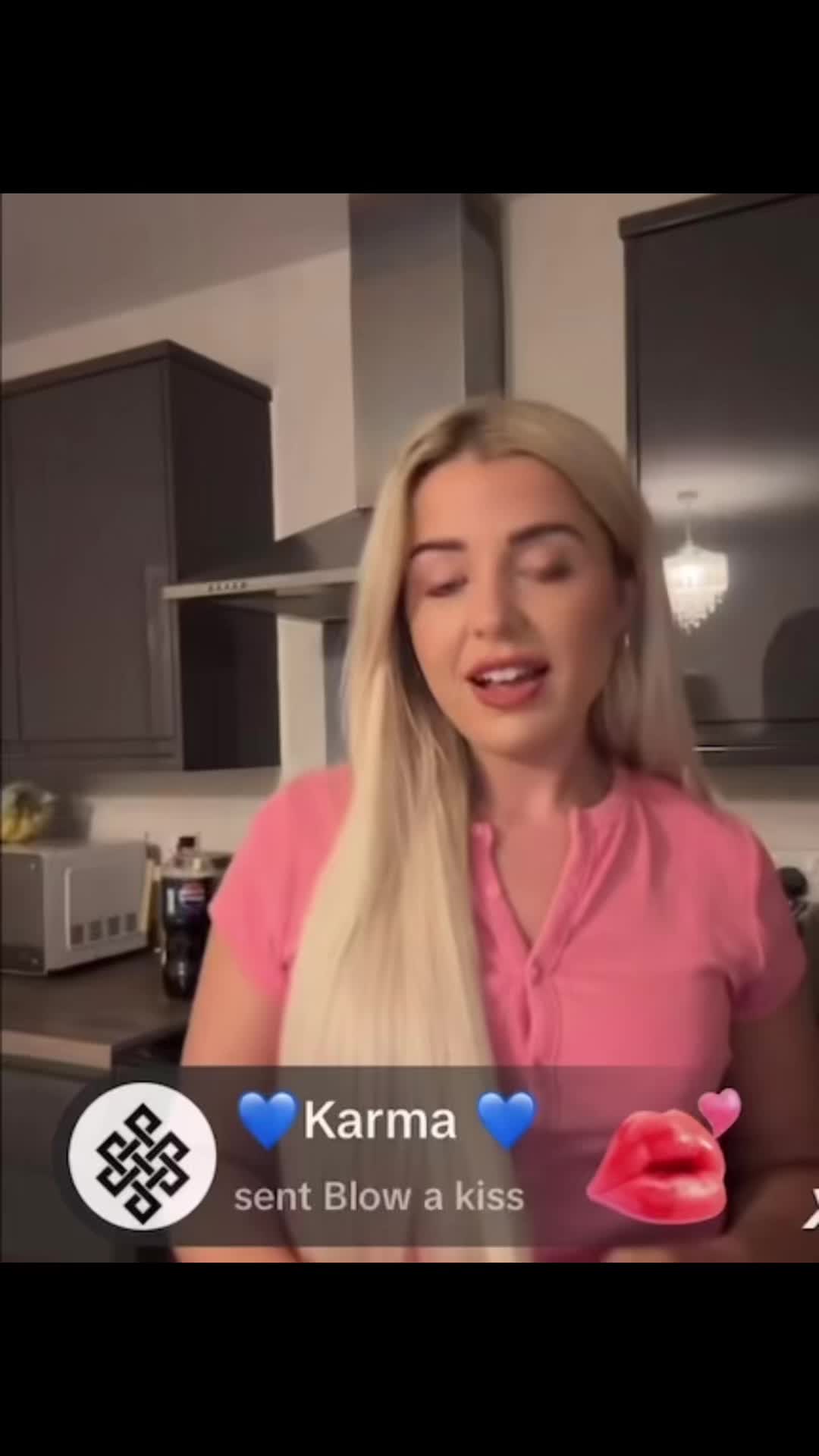 @SophxHoes