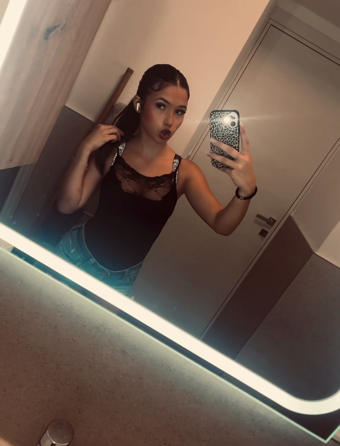 @𝓪𝓷𝓪