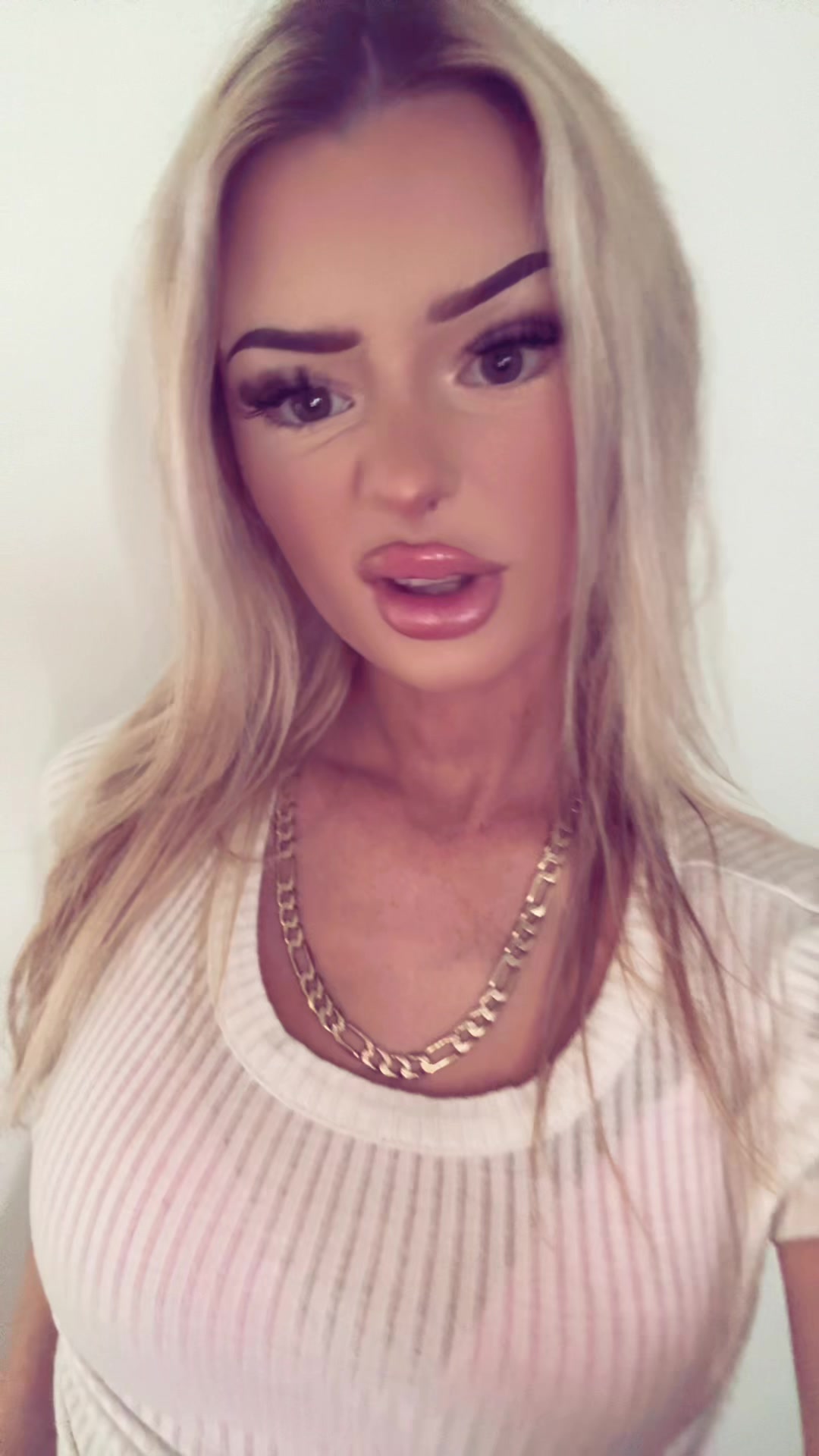 @Elliequigley