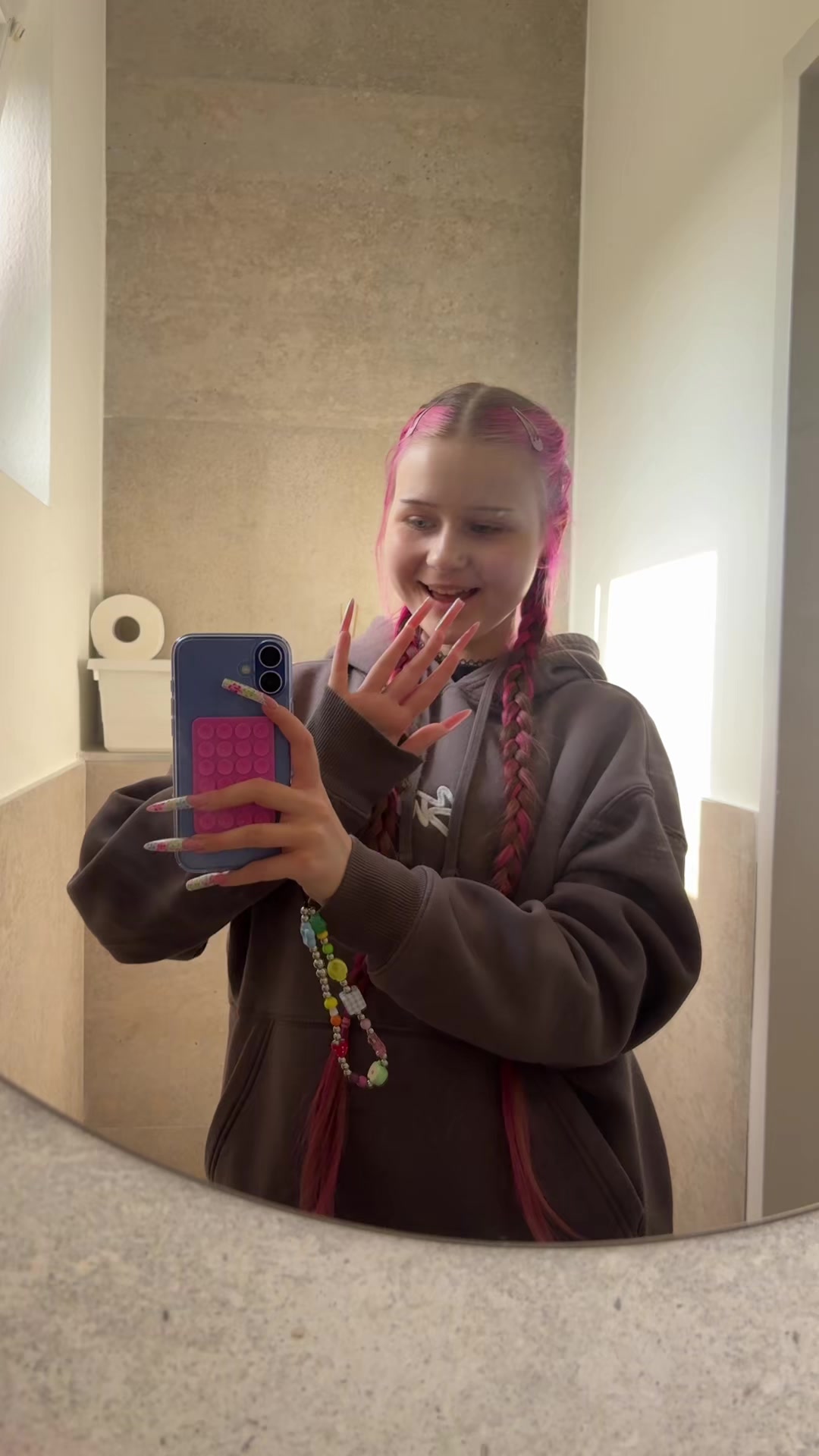 @𝓚🦄