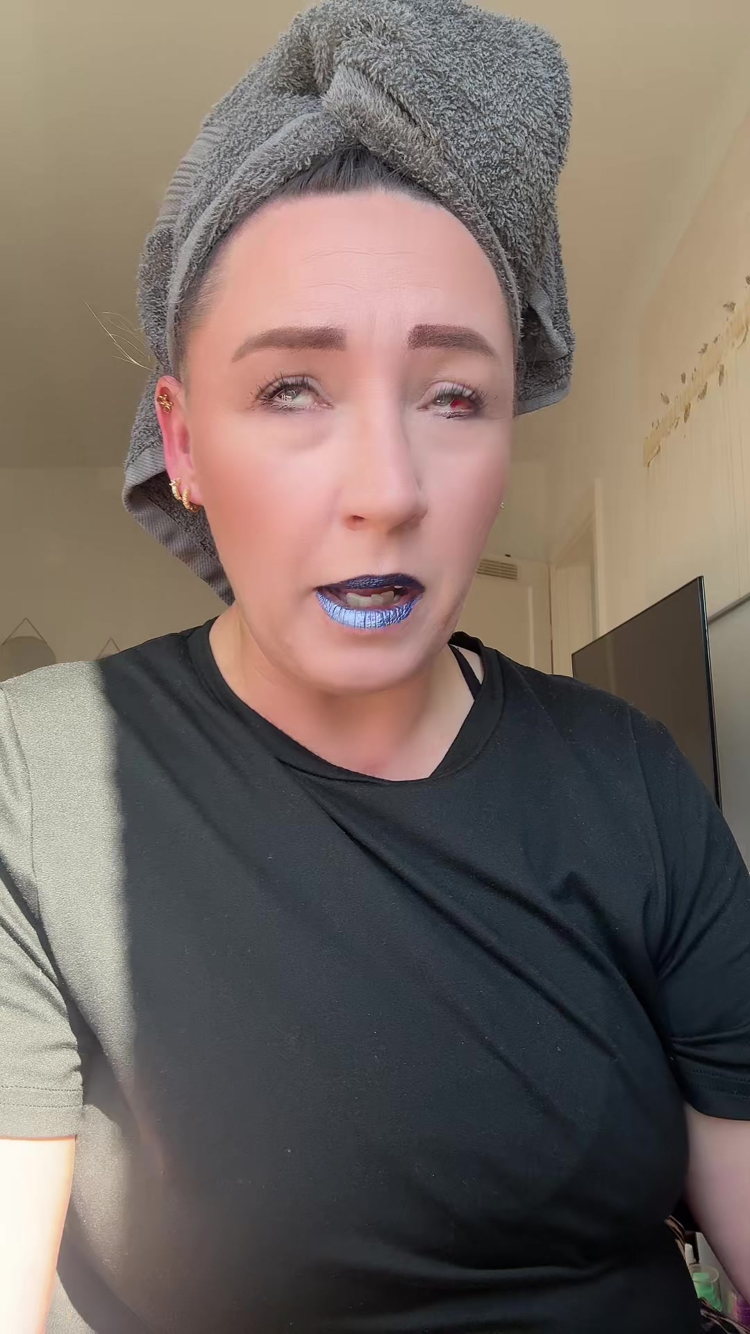 @nicoleshmith
