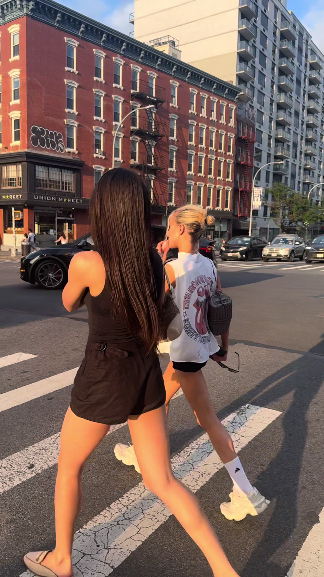 @Bella