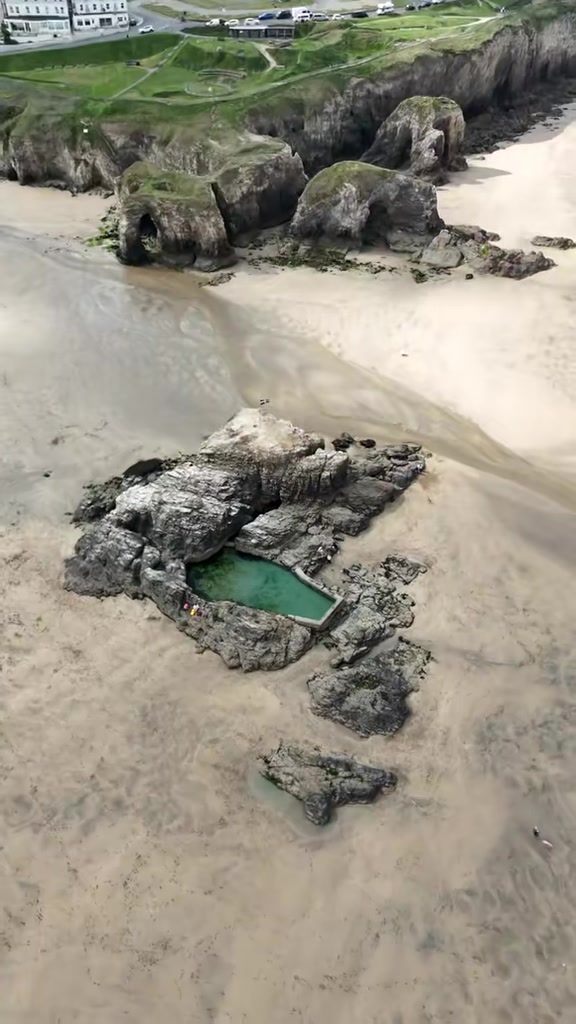 @DronescapeCornwall