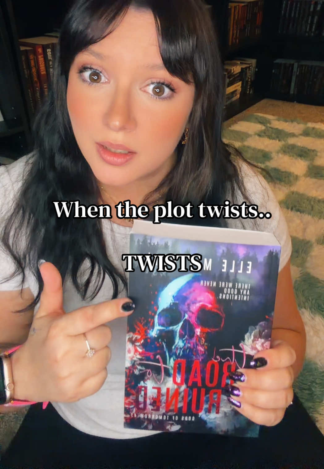 @Danielle Reads 📚☕️ 🧸