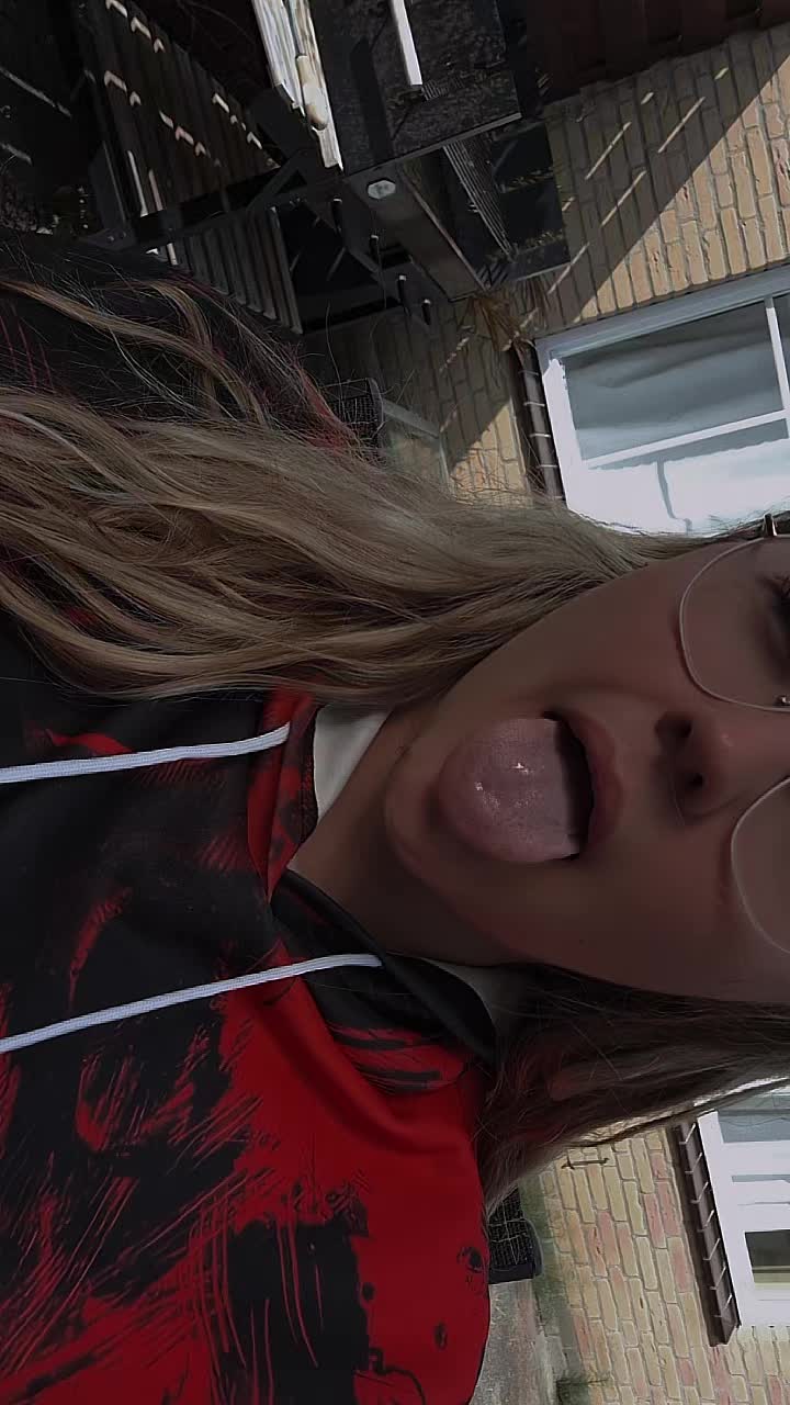 @:โ