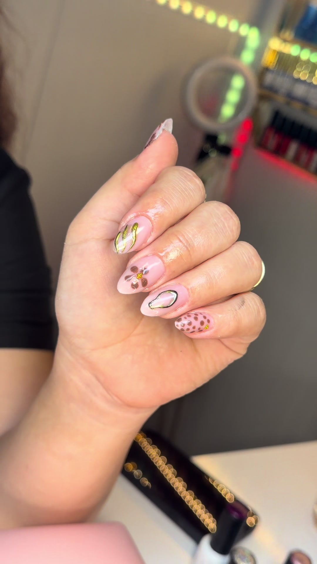 @Ati Nails Studio