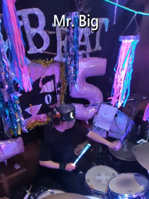 @KINGofNEON