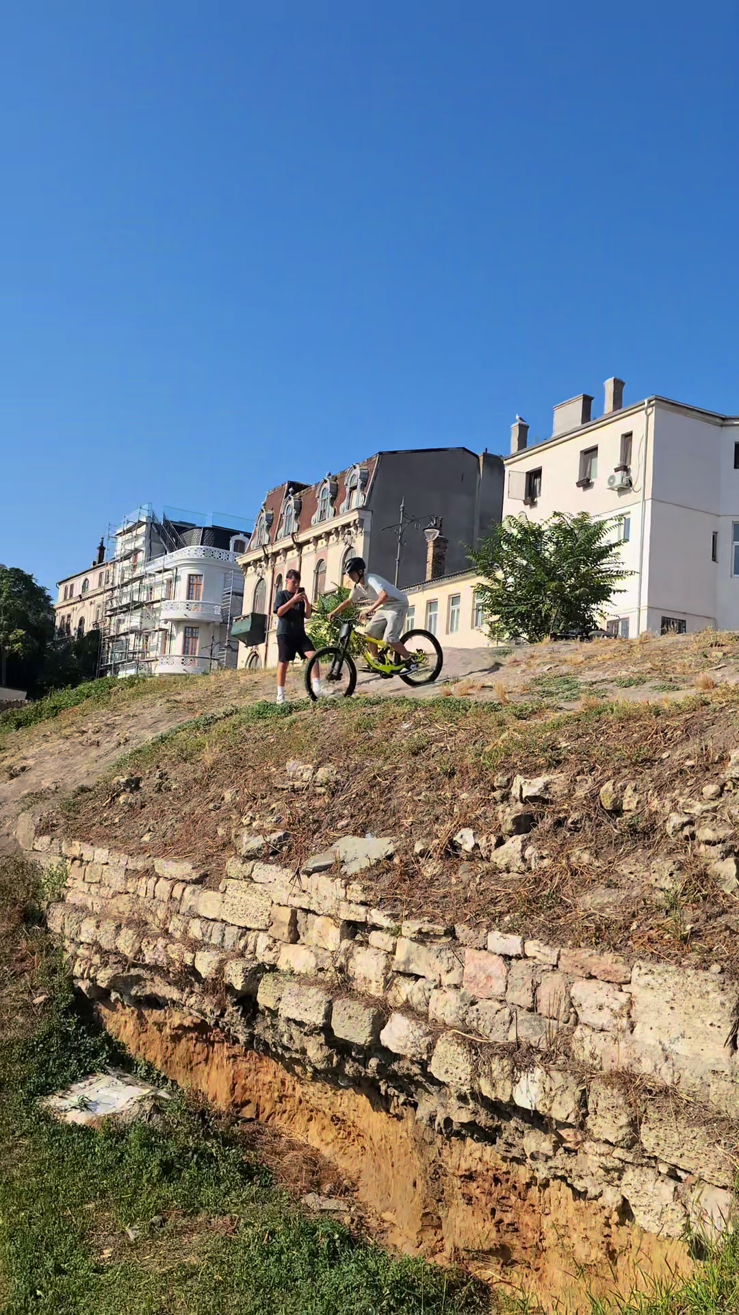 @Spacer Limbuță