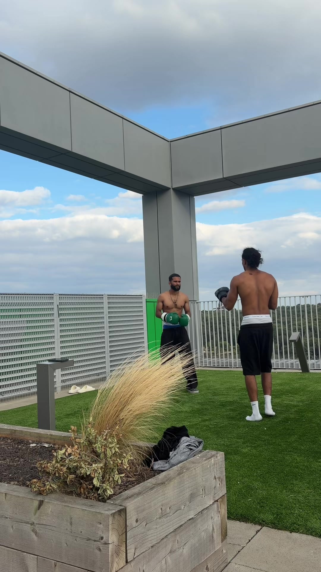 @NJ