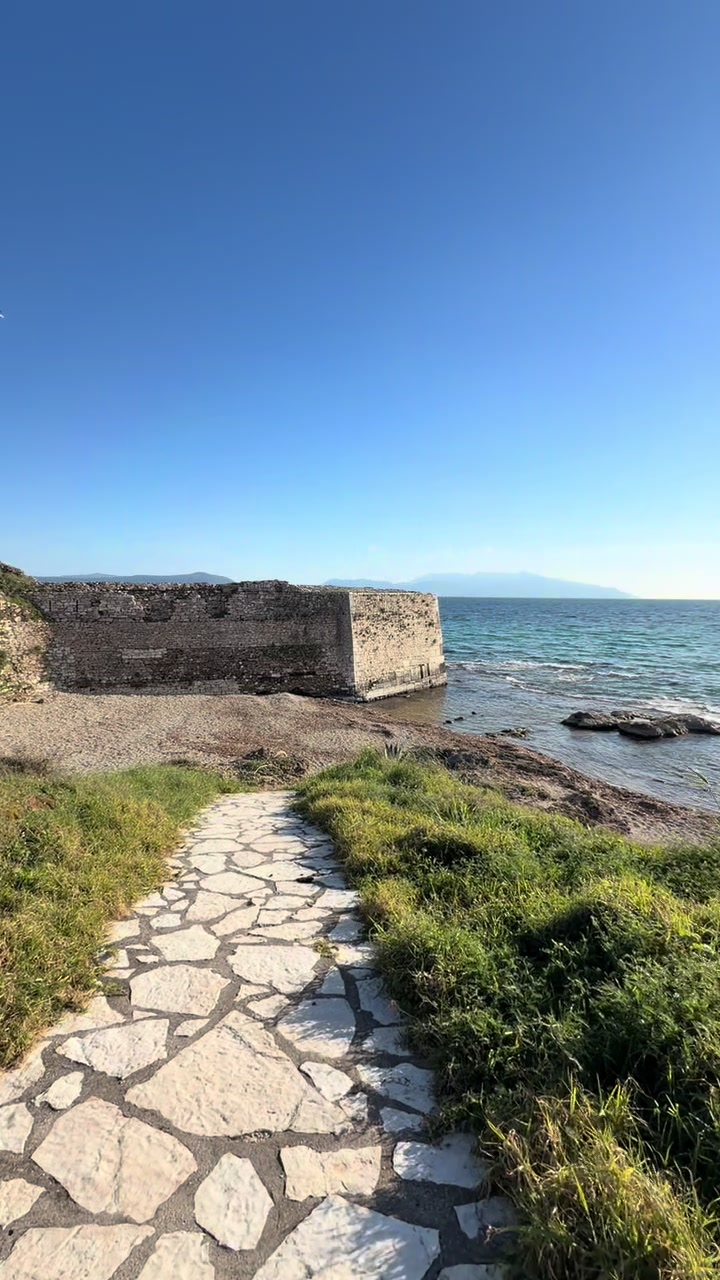 @&Epsilon;&sigma;&mu;&epsilon;&rho;ά&lambda;&nu;&tau;&alpha; &Tau;&sigma;ά&lambda;&alpha;