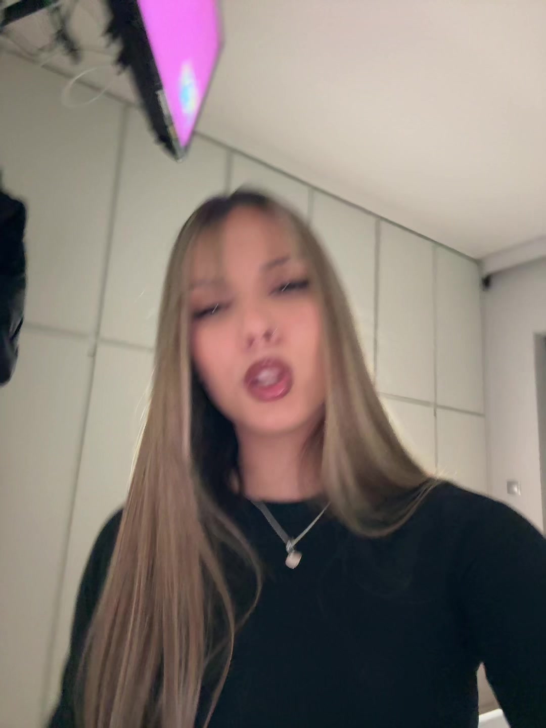 @𝓪𝓷𝓭𝓻𝓸𝓶𝓪𝔁𝓲
